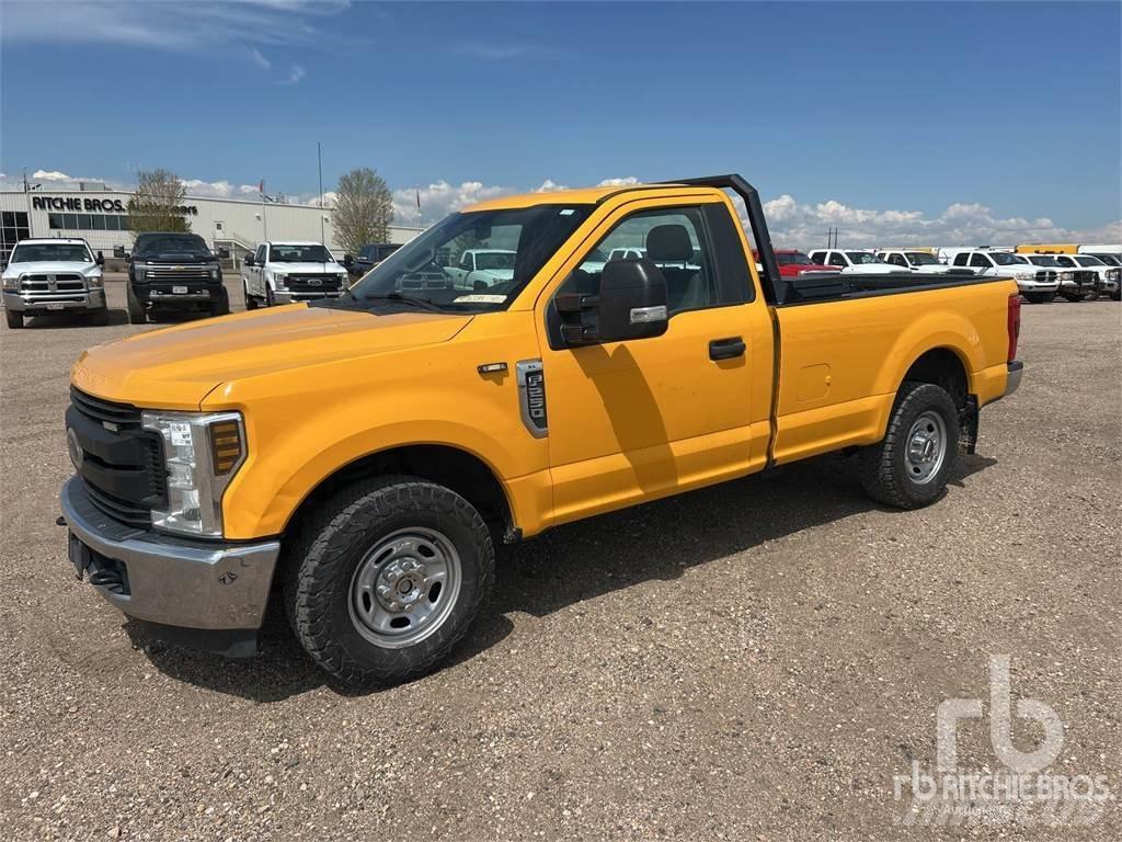 Ford F-250 Пікапи / Бічне розвантаження