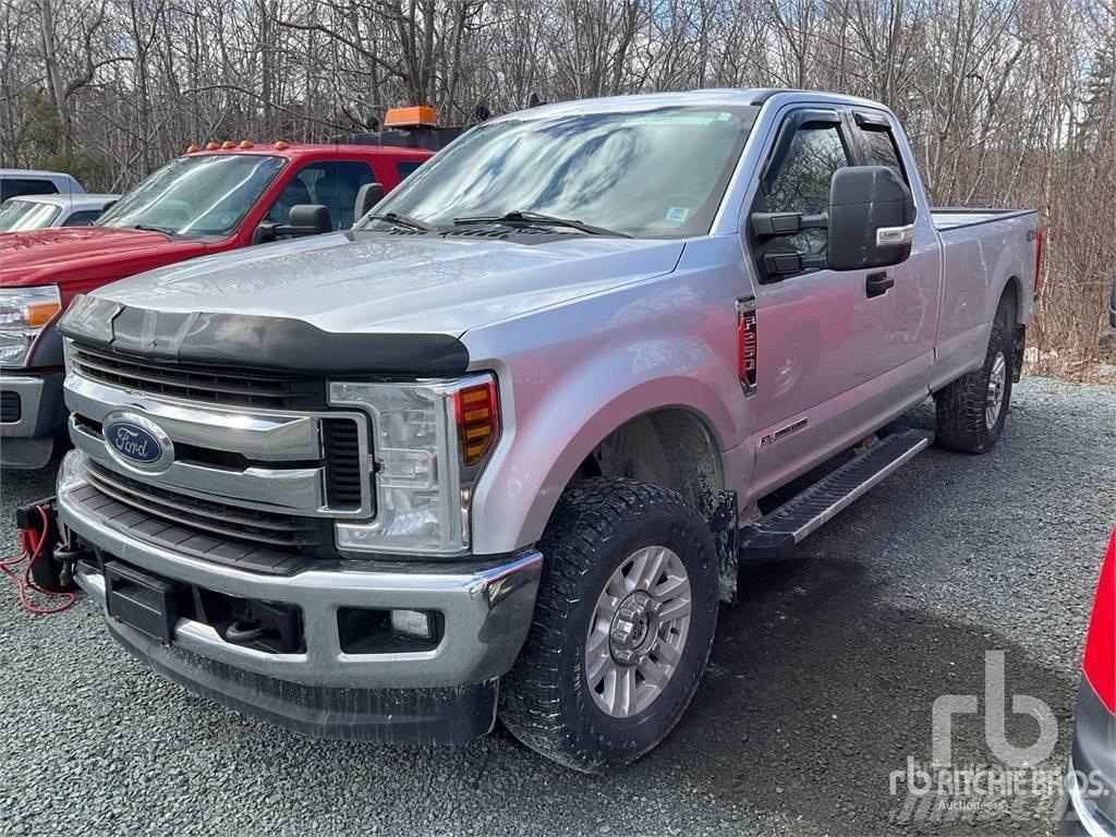 Ford F-250 Пікапи / Бічне розвантаження