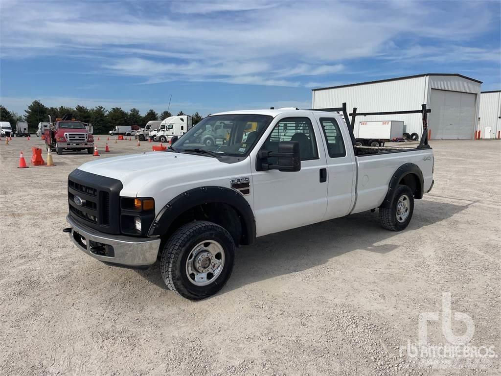 Ford F-250 Пікапи / Бічне розвантаження