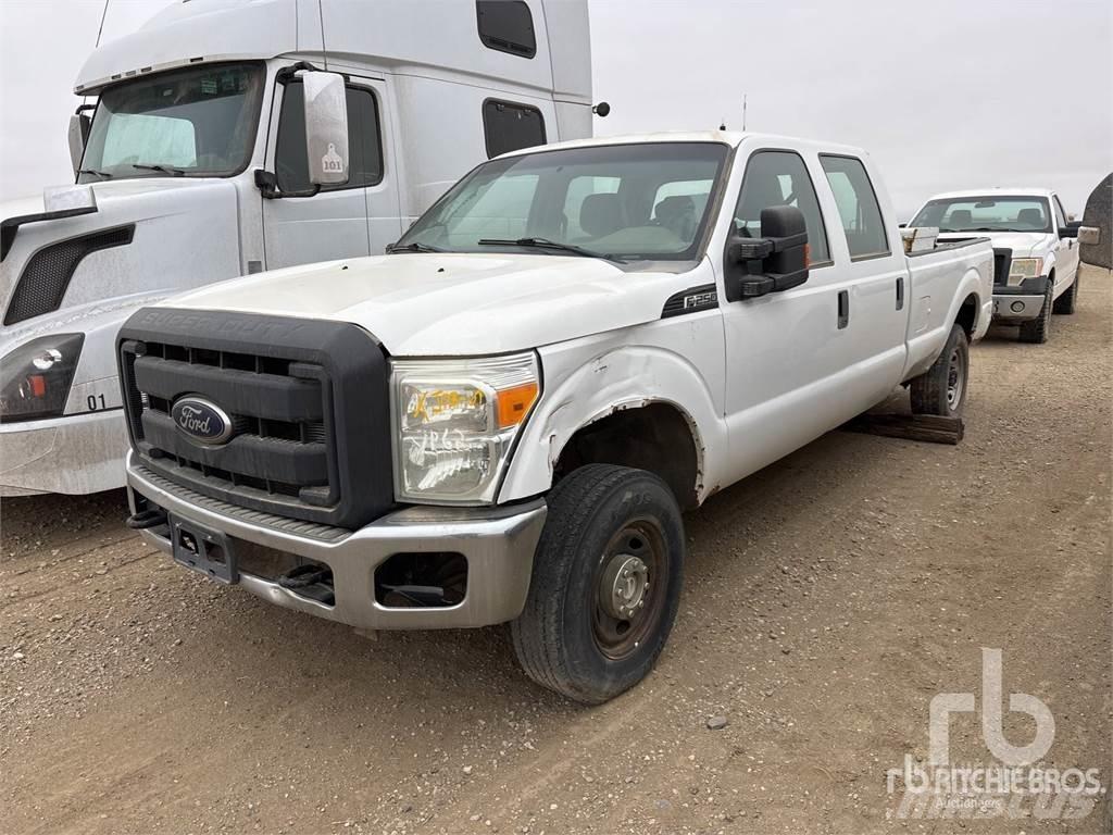 Ford F-250XL Пікапи / Бічне розвантаження