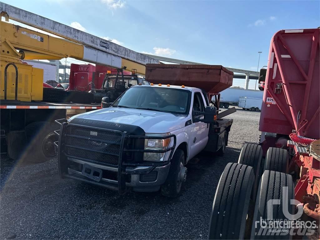 Ford F-350 Вантажівки-платформи/бокове розвантаження