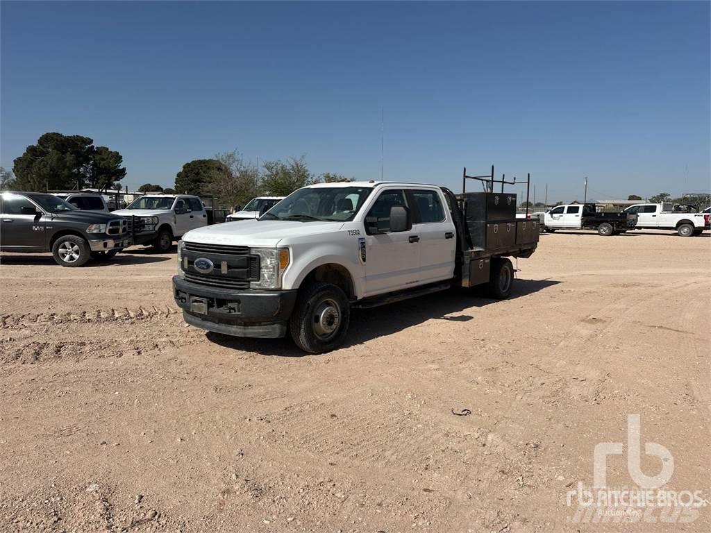 Ford F-350 Вантажівки-платформи/бокове розвантаження
