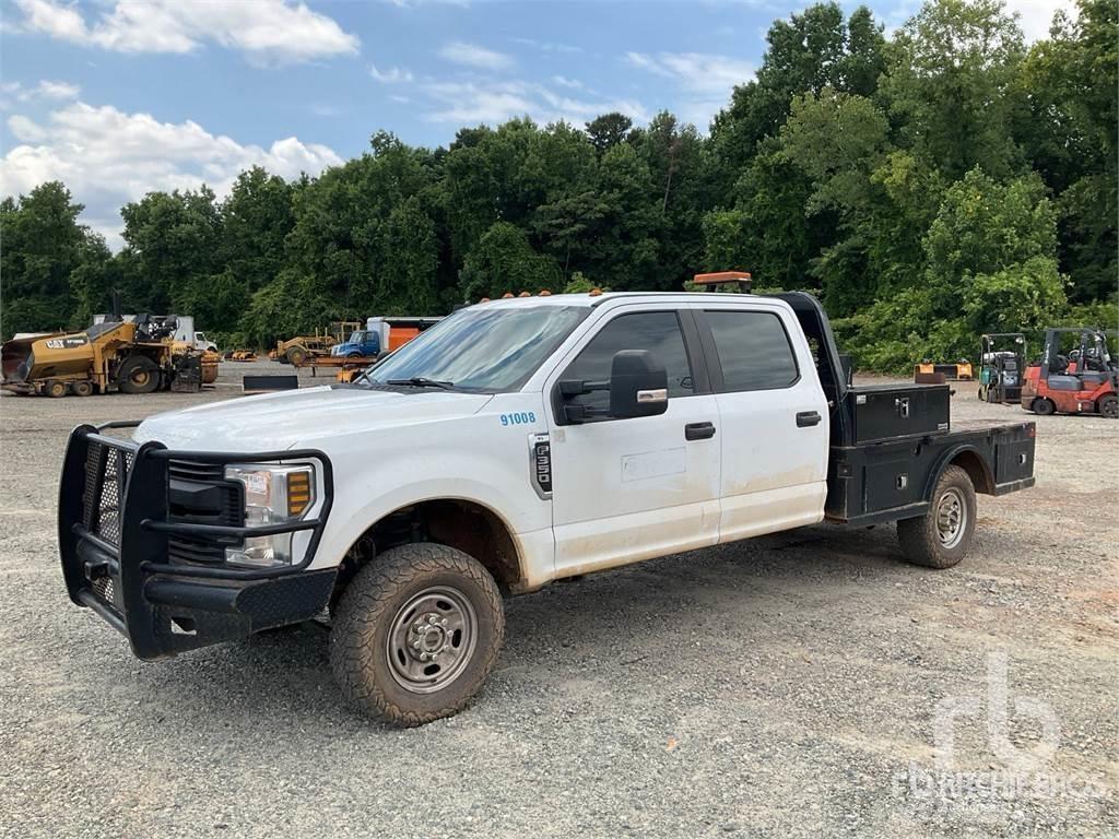 Ford F-350 Вантажівки-платформи/бокове розвантаження