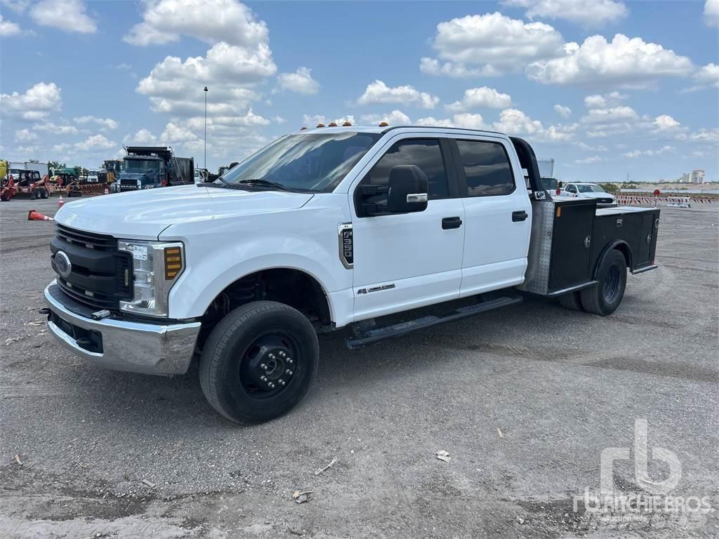 Ford F-350 Вантажівки-платформи/бокове розвантаження