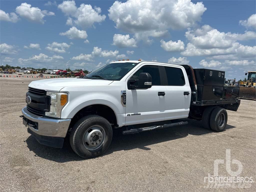 Ford F-350 Вантажівки-платформи/бокове розвантаження