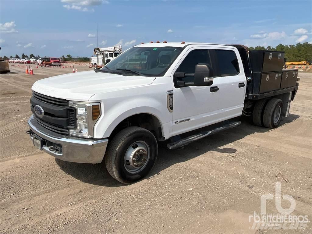 Ford F-350 Вантажівки-платформи/бокове розвантаження