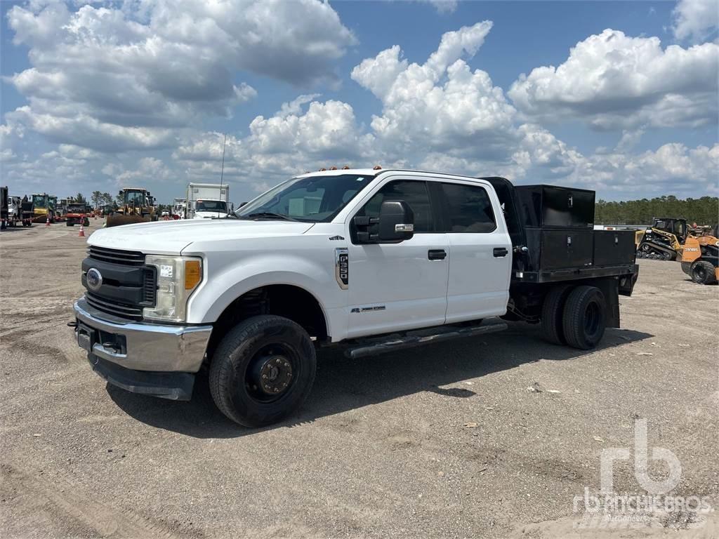 Ford F-350 Вантажівки-платформи/бокове розвантаження