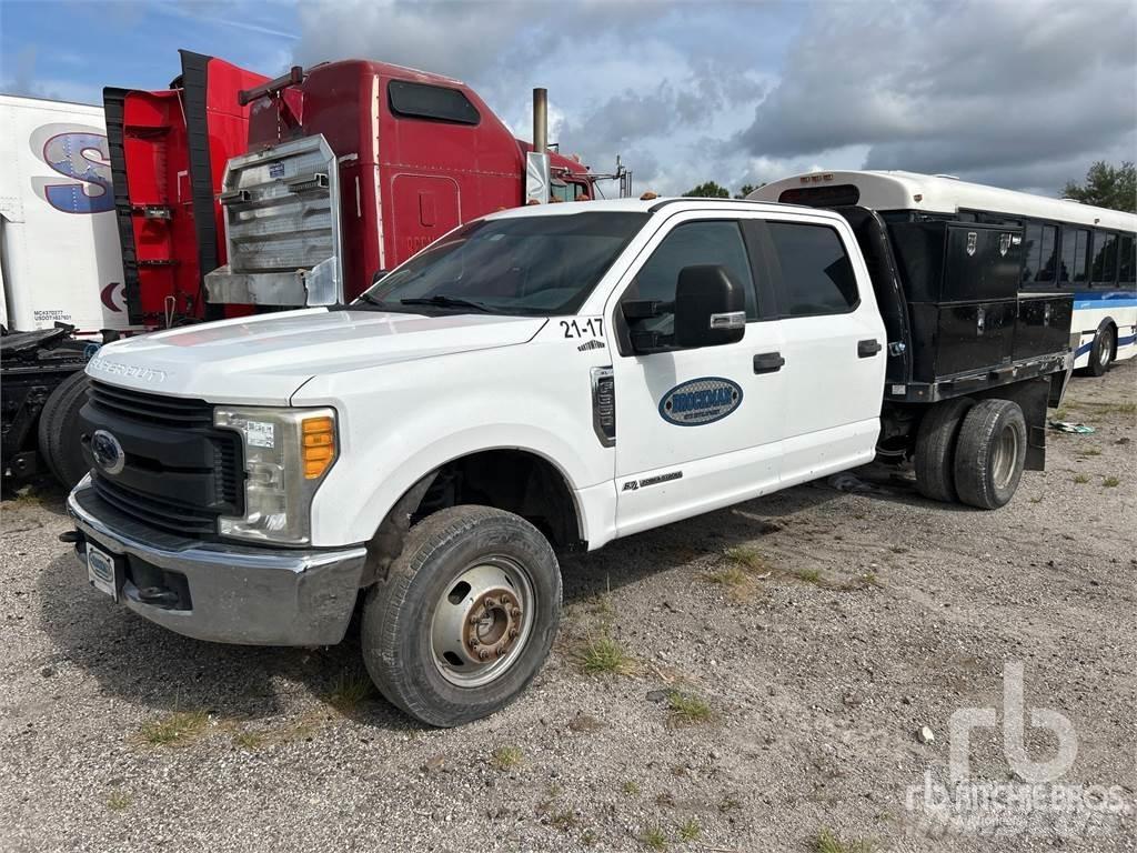 Ford F-350 Вантажівки-платформи/бокове розвантаження