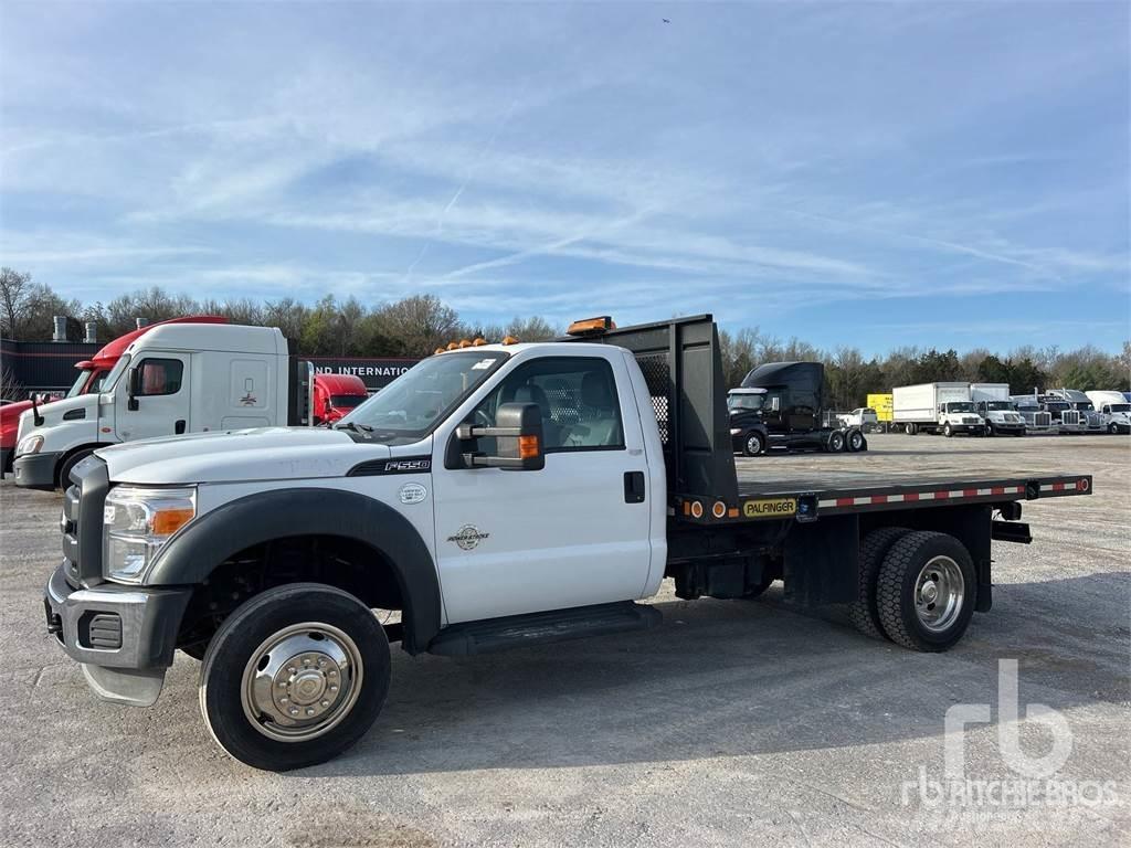 Ford F-550 Вантажівки-платформи/бокове розвантаження
