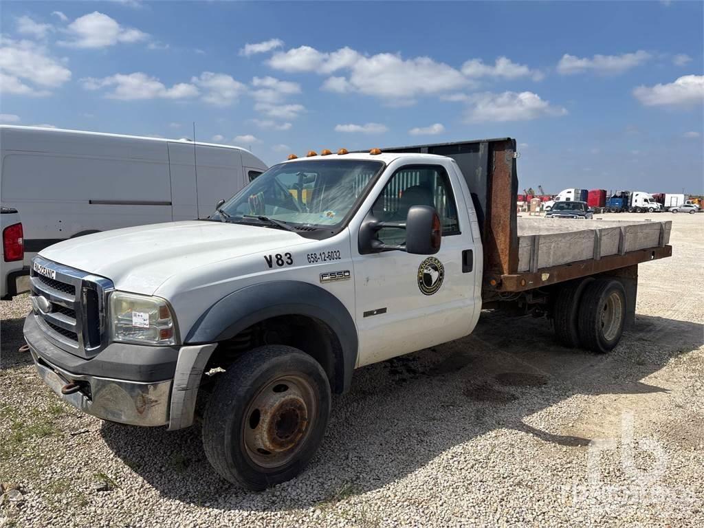 Ford F-550 Вантажівки-платформи/бокове розвантаження
