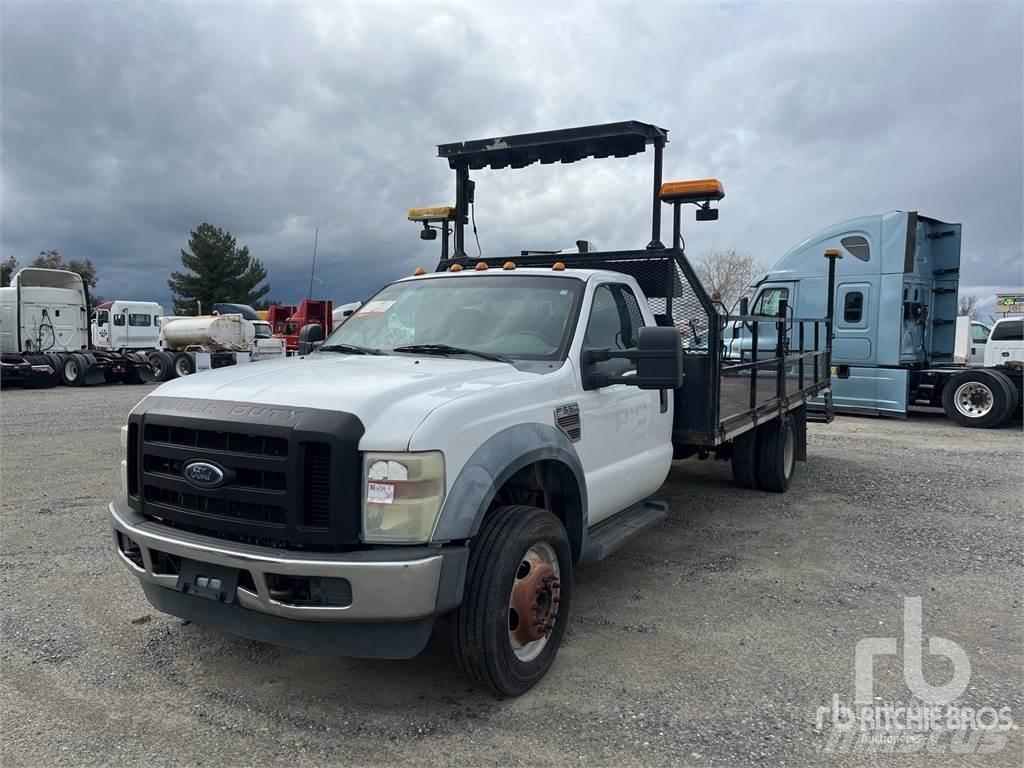 Ford F-550 Вантажівки-платформи/бокове розвантаження