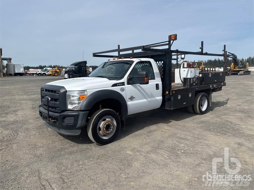 Ford F-550 Вантажівки-платформи/бокове розвантаження