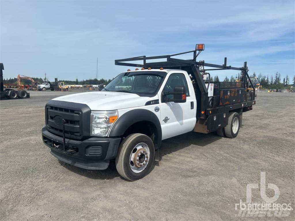 Ford F-550 Вантажівки-платформи/бокове розвантаження