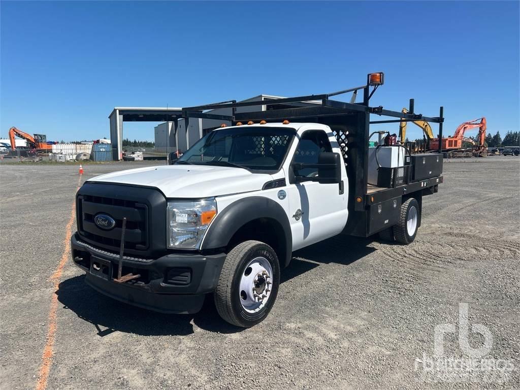 Ford F-550 Вантажівки-платформи/бокове розвантаження
