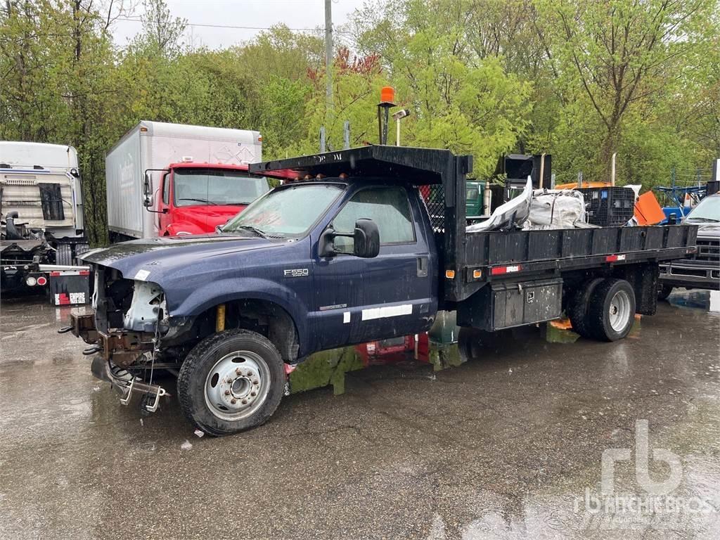 Ford F-550 Вантажівки-платформи/бокове розвантаження