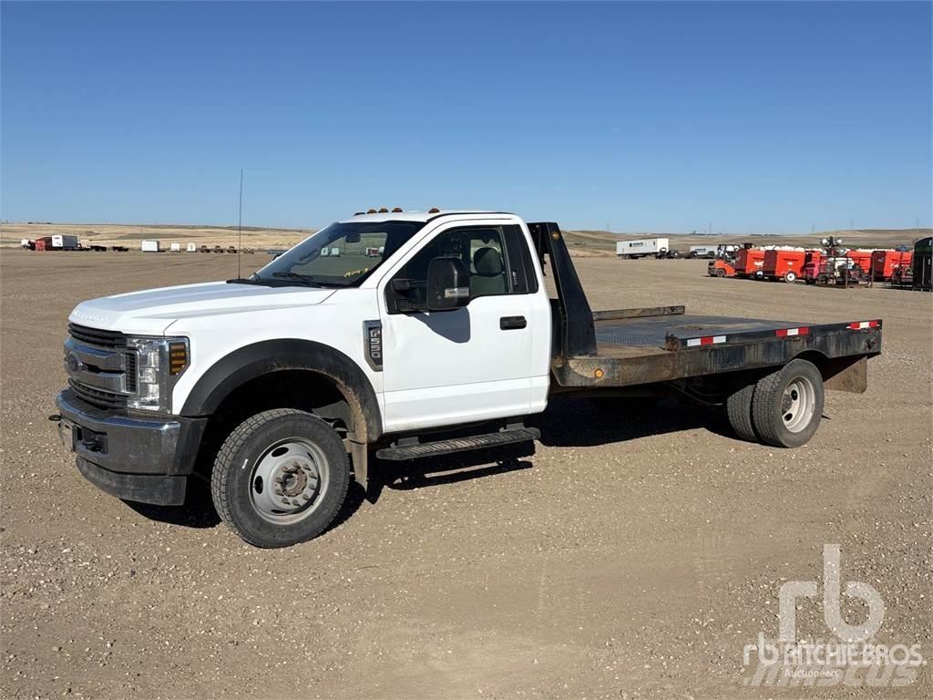 Ford F-550 Вантажівки-платформи/бокове розвантаження