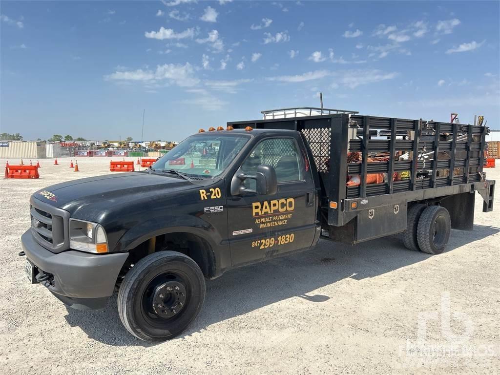 Ford F-550 Вантажівки-платформи/бокове розвантаження