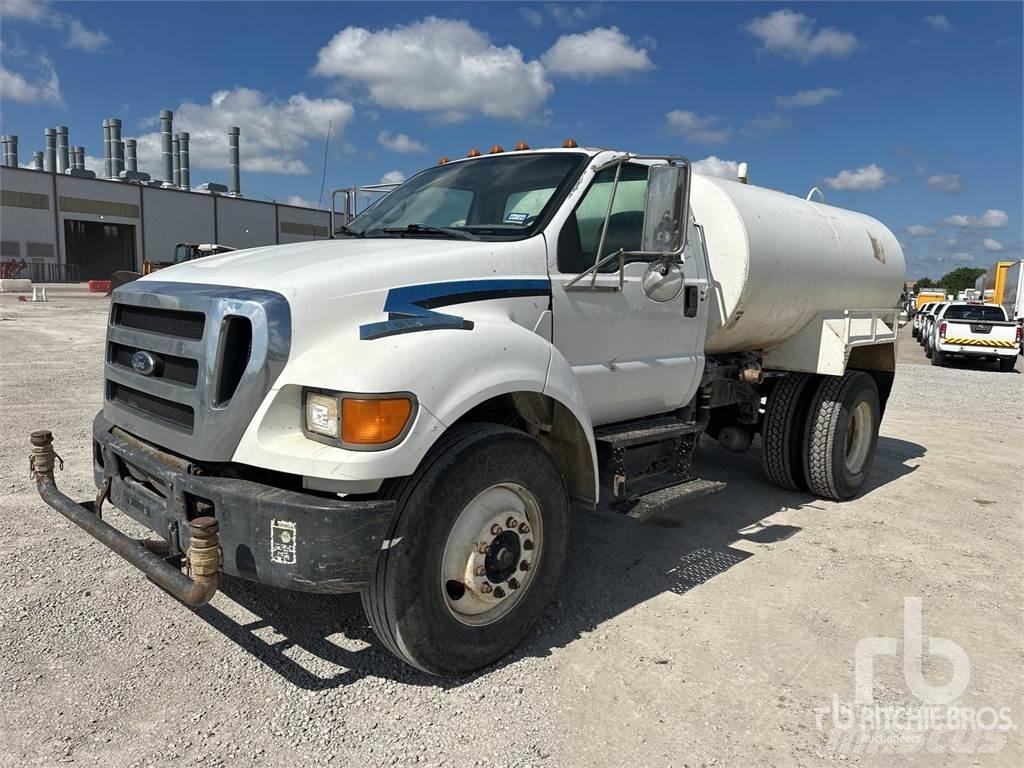 Ford F-750 Поливальні машини
