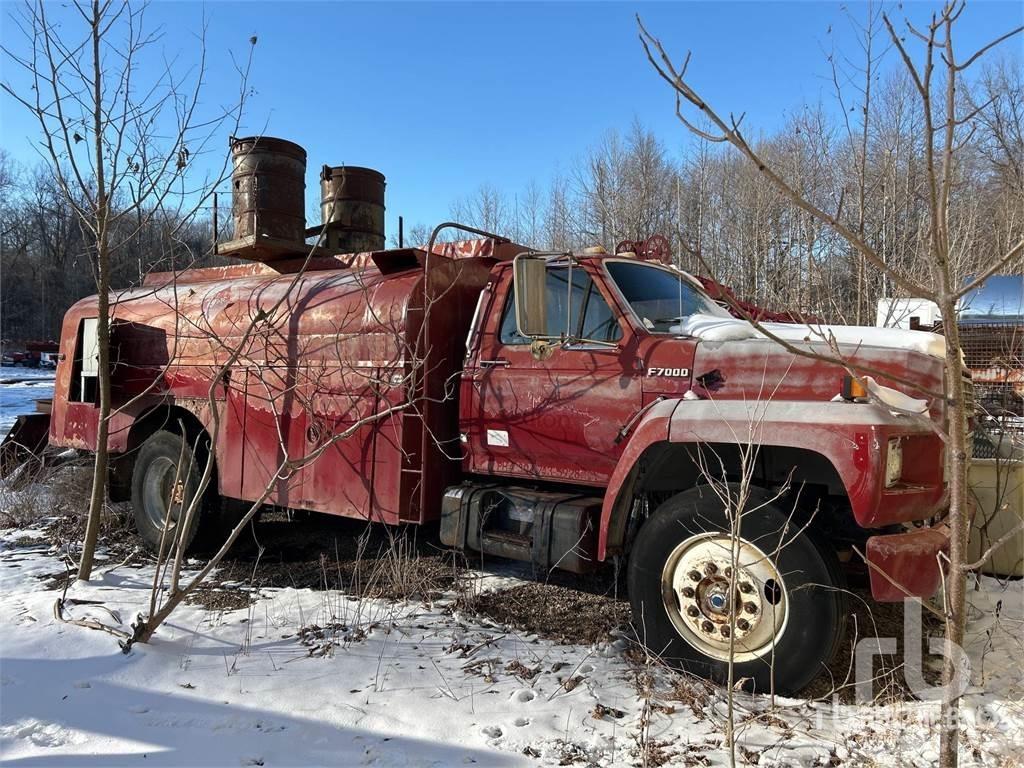 Ford F7000 Вантажівки-цистерни
