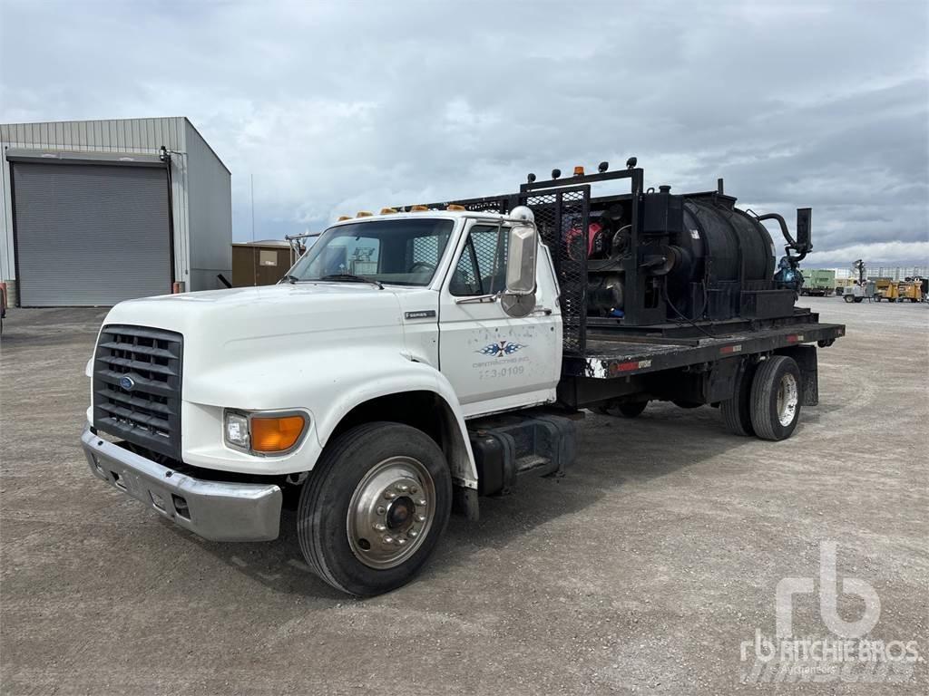 Ford F800 Автогудронатори