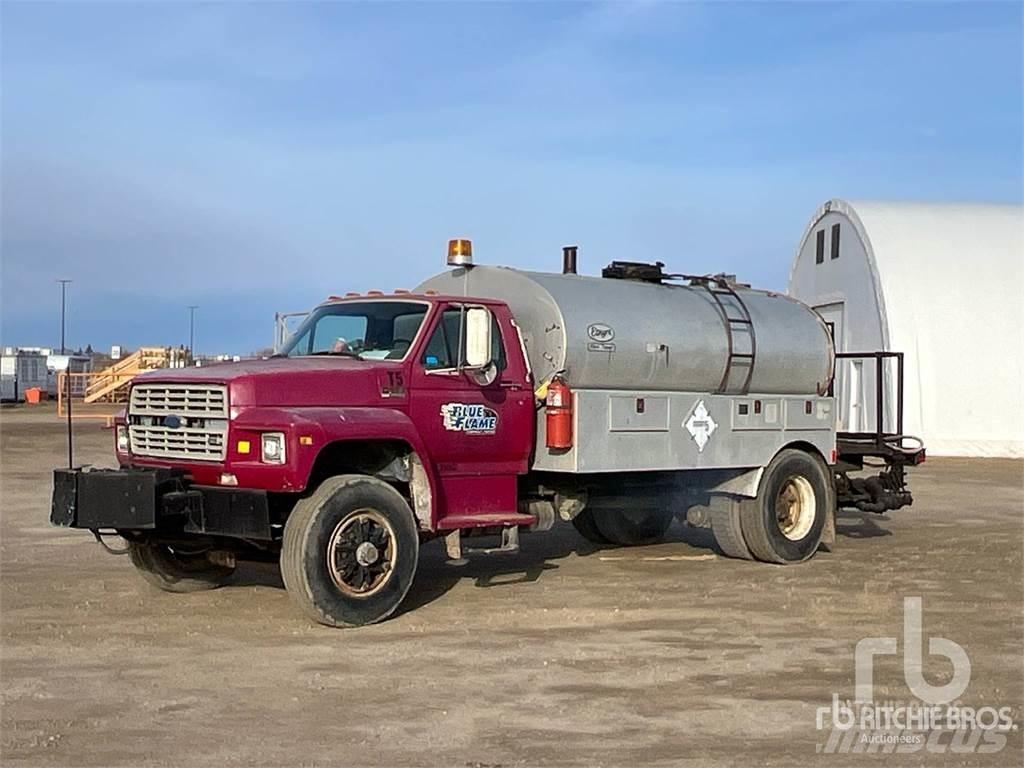 Ford F800 Автогудронатори