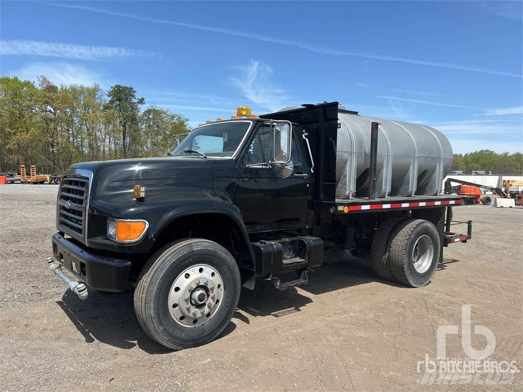 Ford F800 Поливальні машини