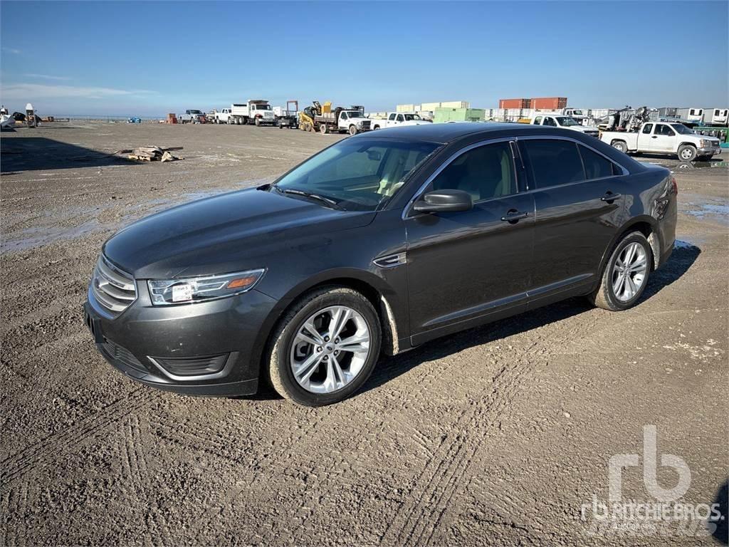 Ford TAURUS Автомобілі