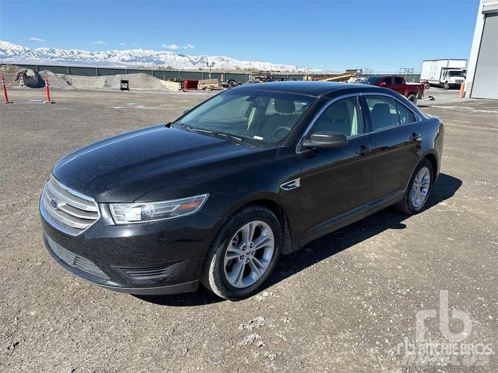 Ford TAURUS Автомобілі
