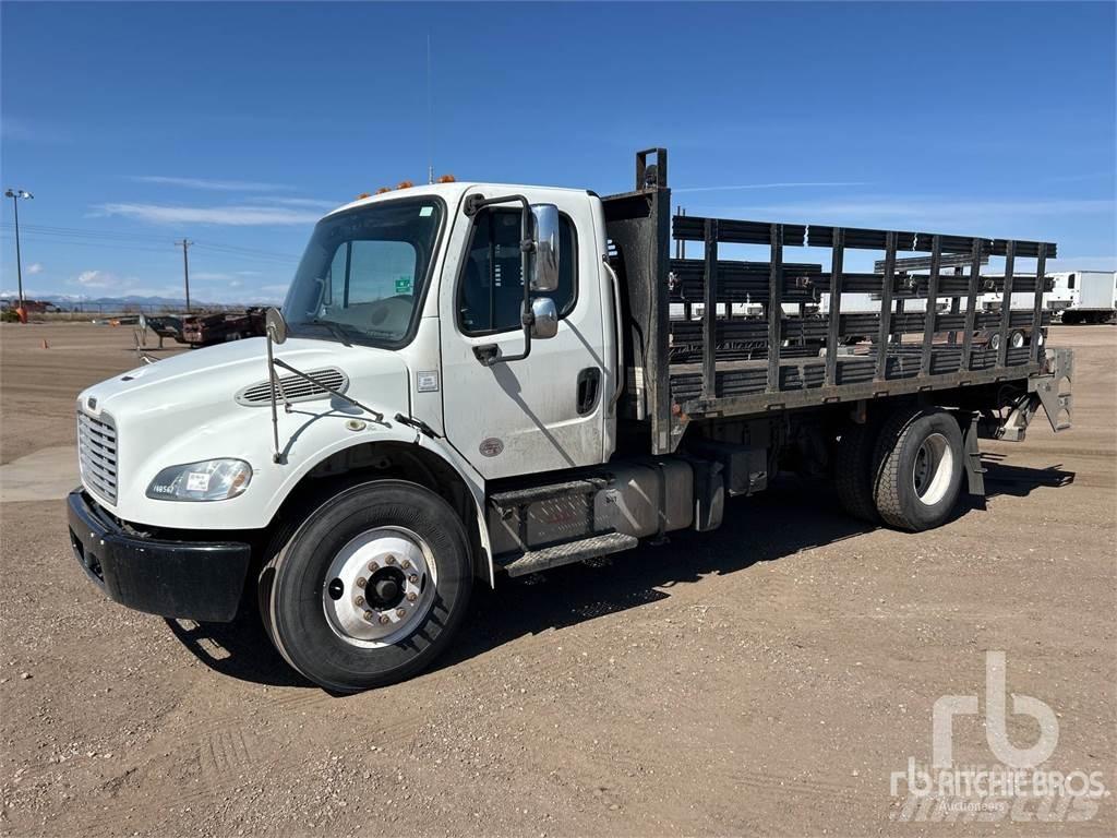 Freightliner M2 Вантажівки-платформи/бокове розвантаження