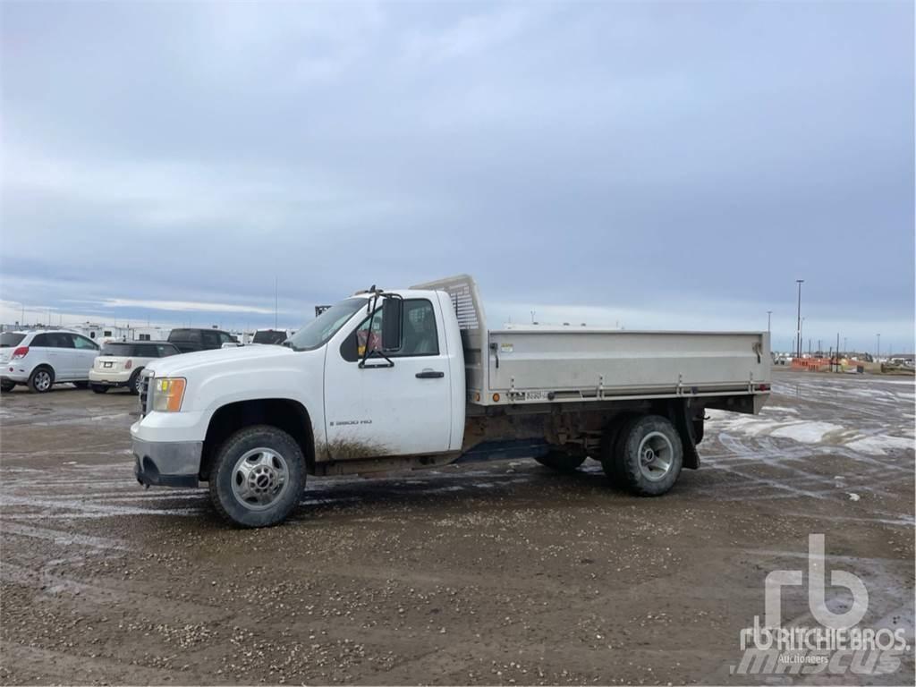 GMC 3500HD Вантажівки-платформи/бокове розвантаження