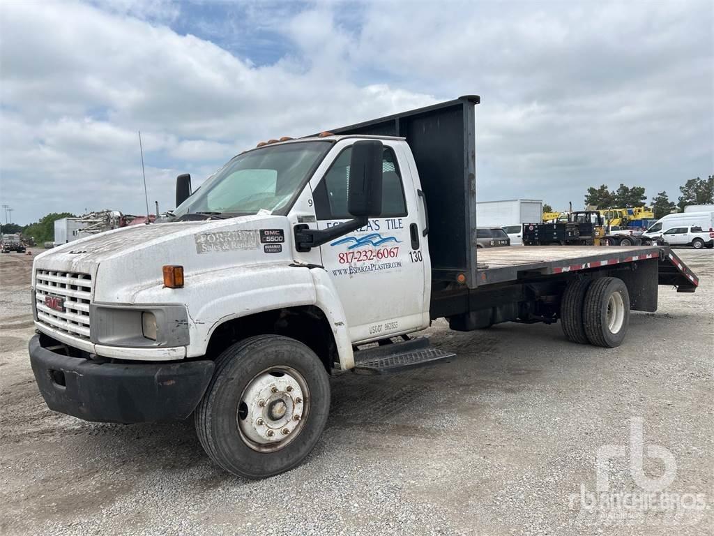 GMC C5500 Вантажівки-платформи/бокове розвантаження