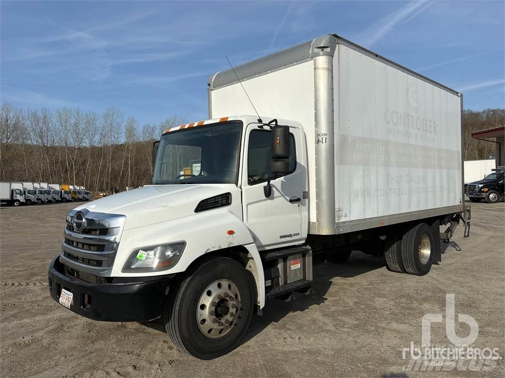Hino 268 Панельні фургони