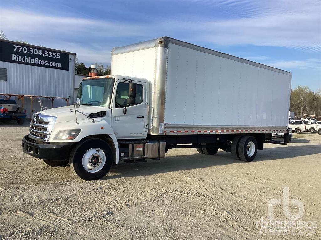 Hino 338 Панельні фургони