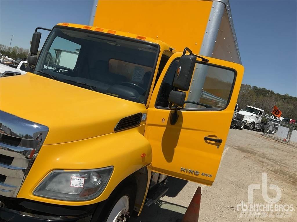Hino 338 Панельні фургони