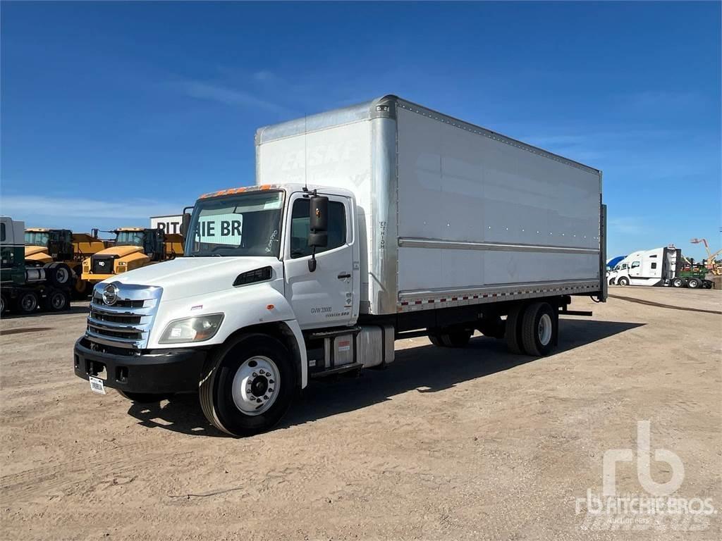 Hino 338 Панельні фургони