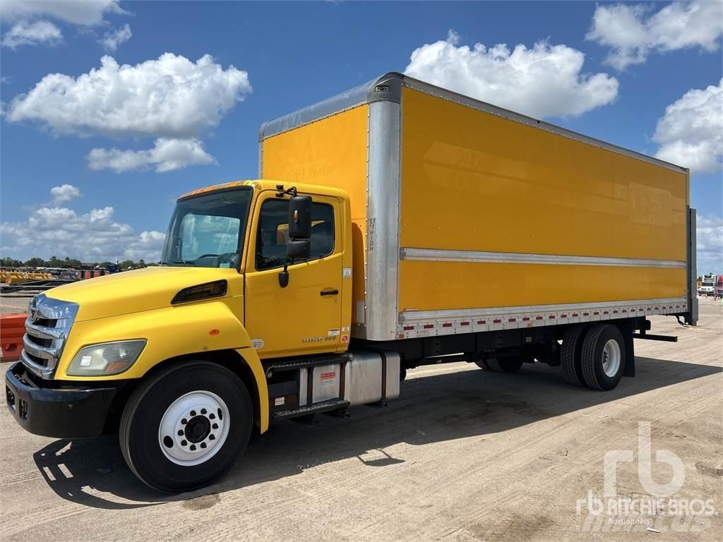 Hino 338 Панельні фургони