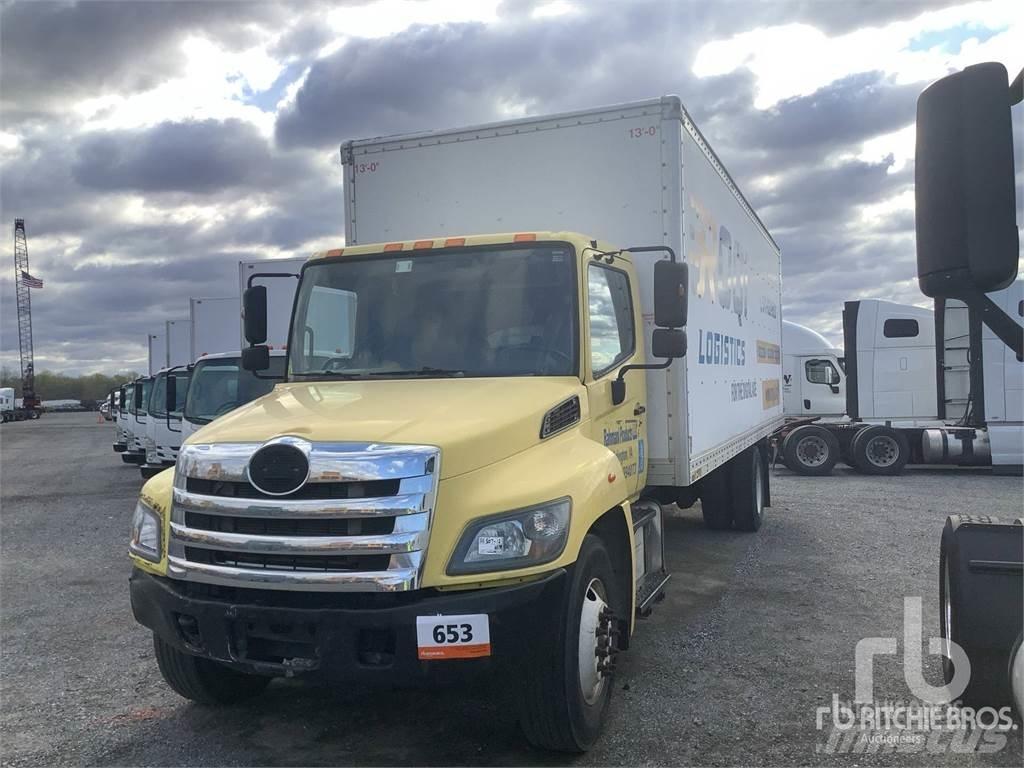 Hino 338 Панельні фургони