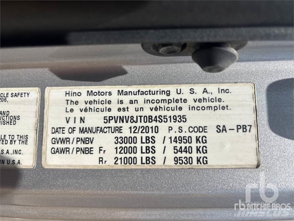 Hino 338 Панельні фургони