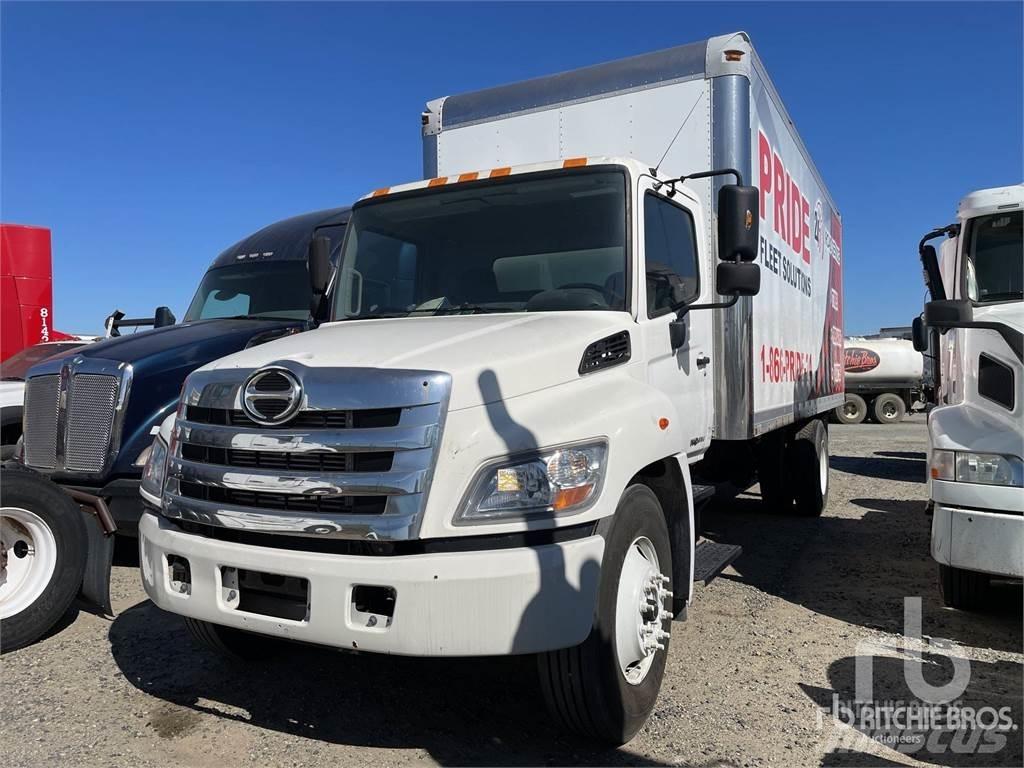 Hino 338 Панельні фургони