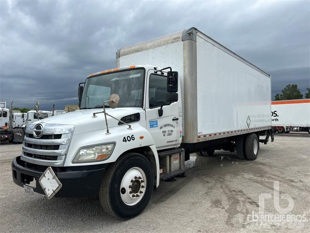 Hino 338 Панельні фургони