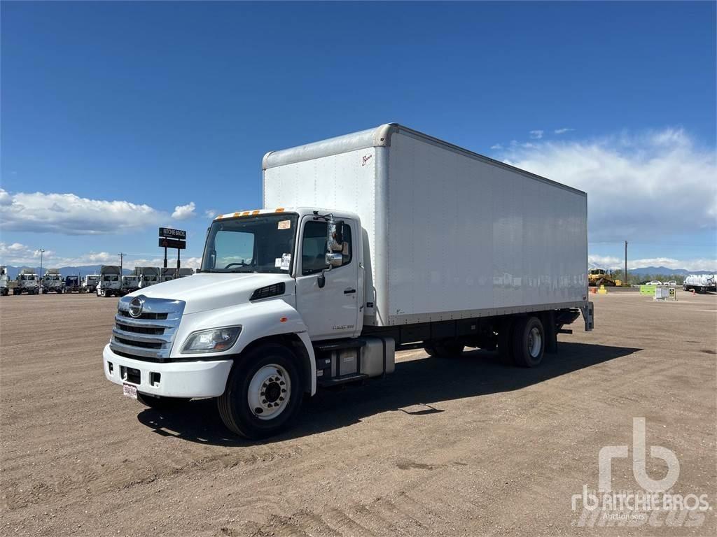 Hino 4x2 Панельні фургони