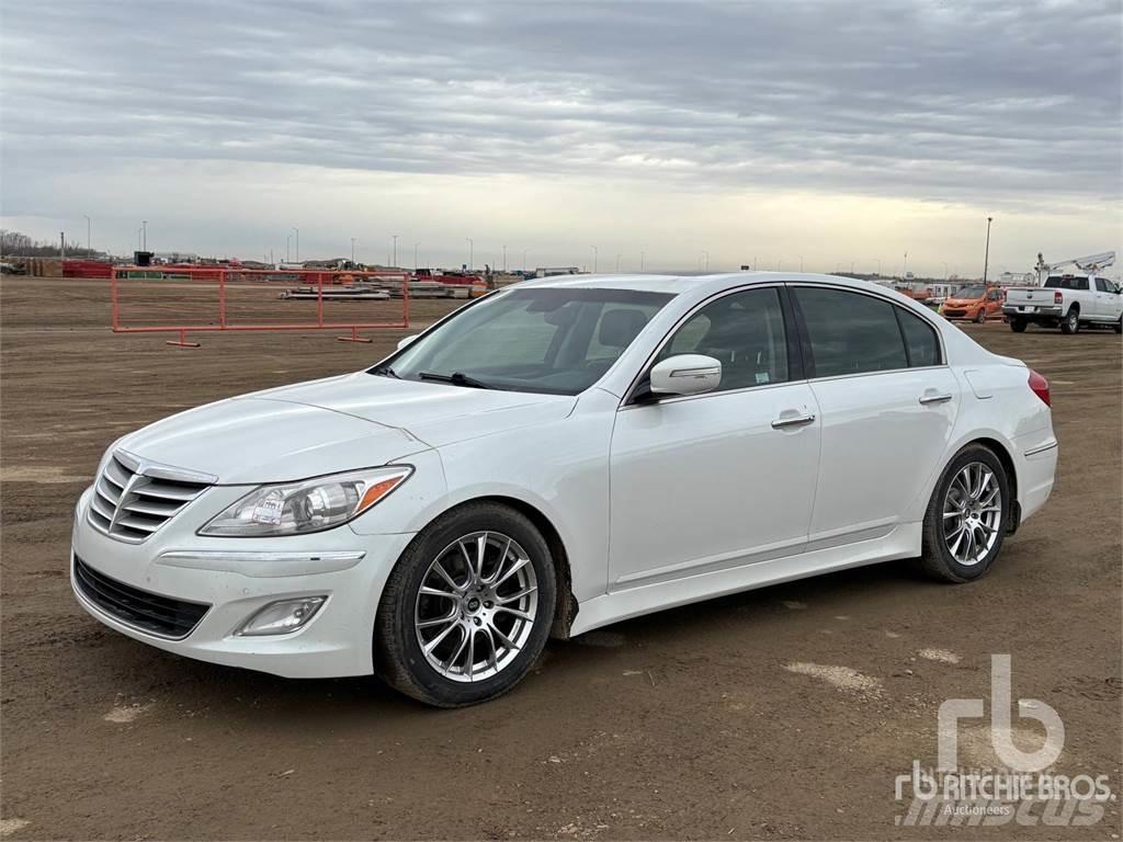 Hyundai GENESIS Автомобілі