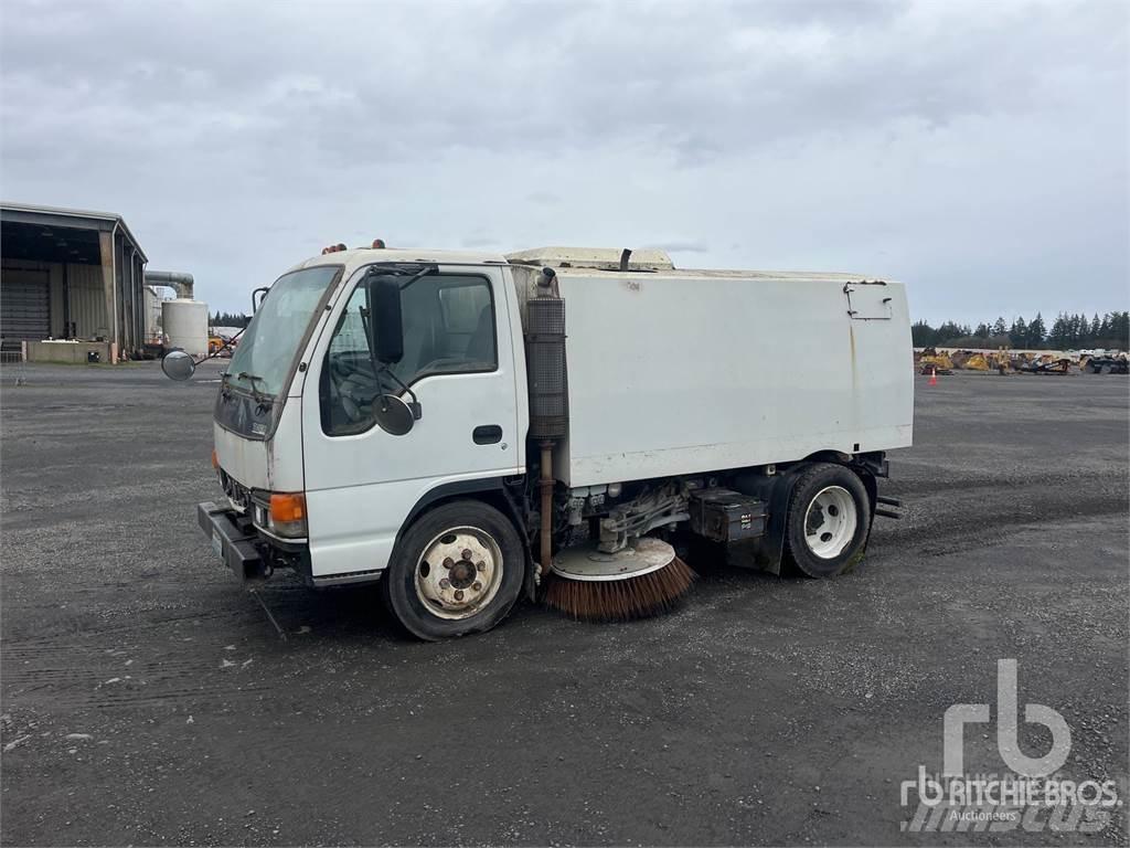 Isuzu NQR Прибиральні машини
