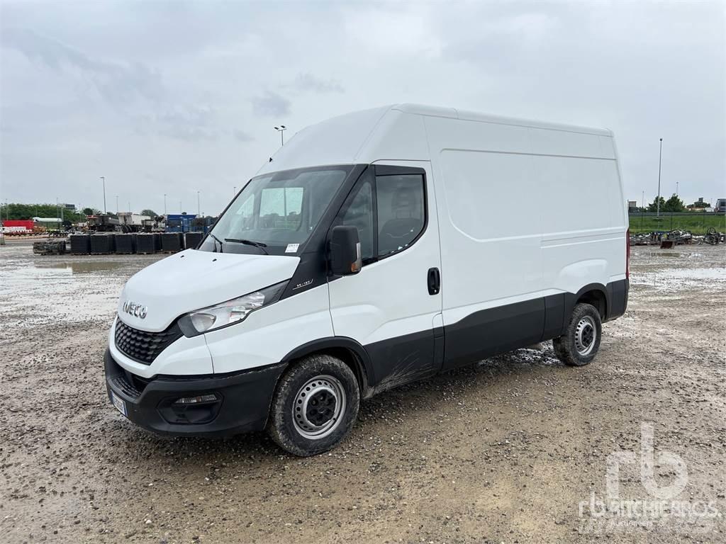 Iveco DAILY Панельні фургони