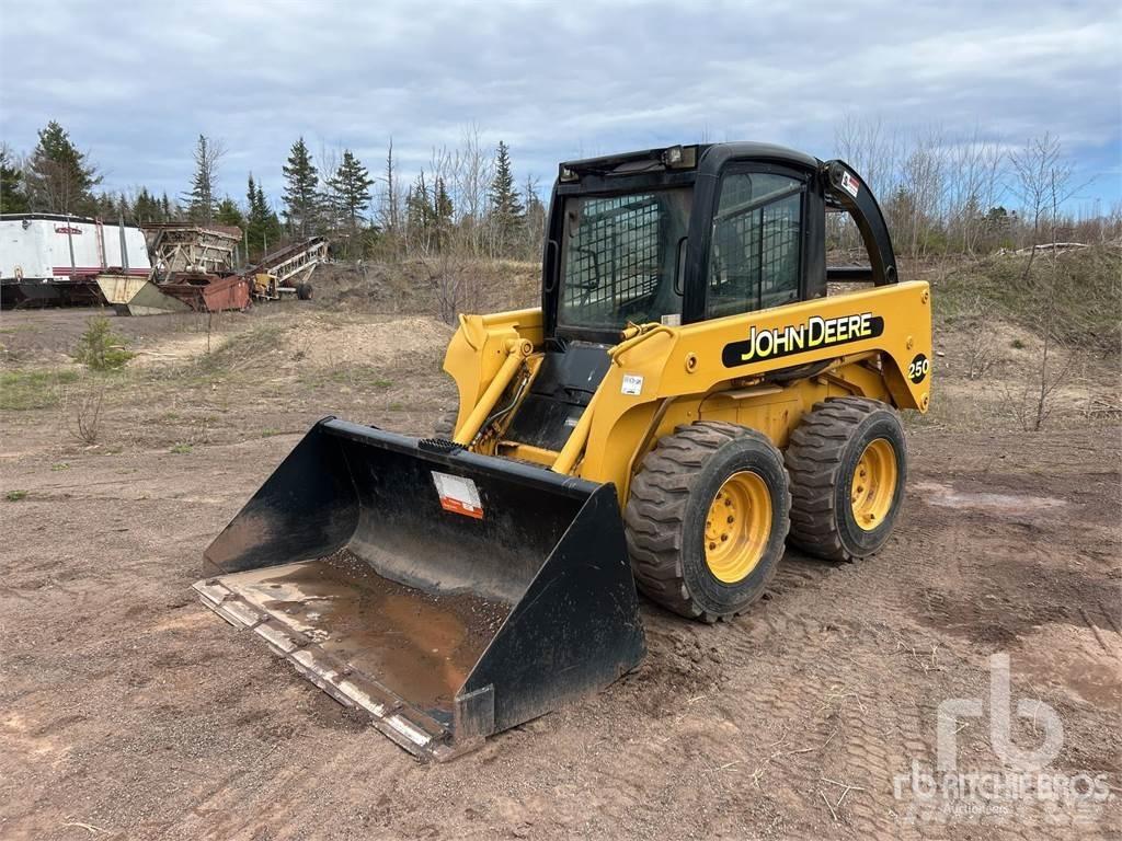 John Deere 250 Міні-навантажувачі