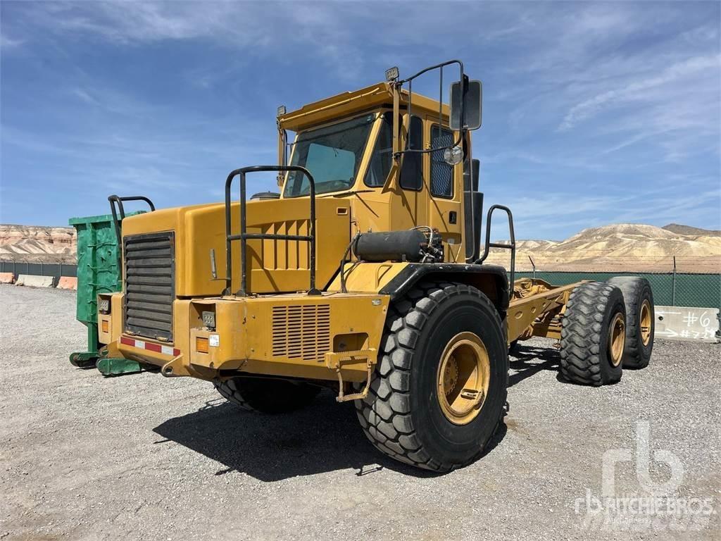 John Deere 300C Шасі з кабіною