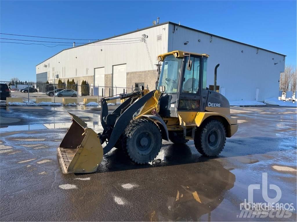 John Deere 304J Фронтальні навантажувачі