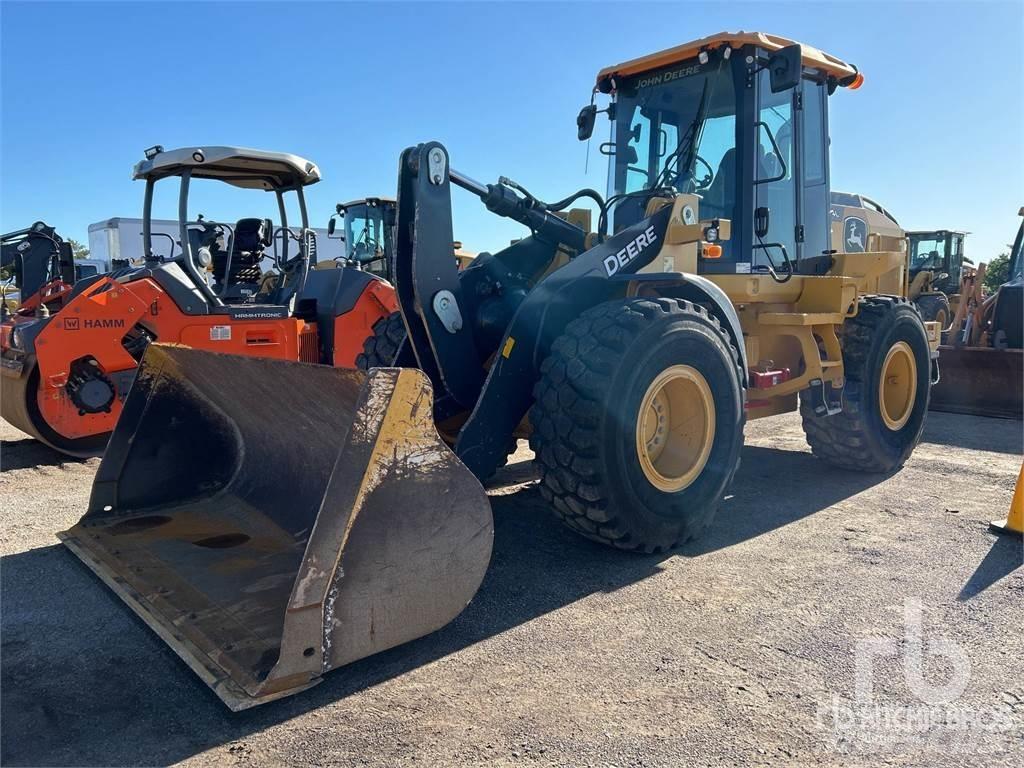 John Deere 524L Фронтальні навантажувачі