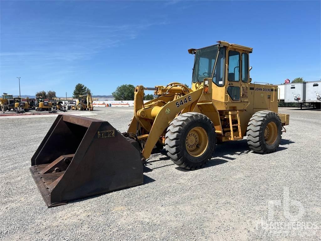 John Deere 544E Фронтальні навантажувачі