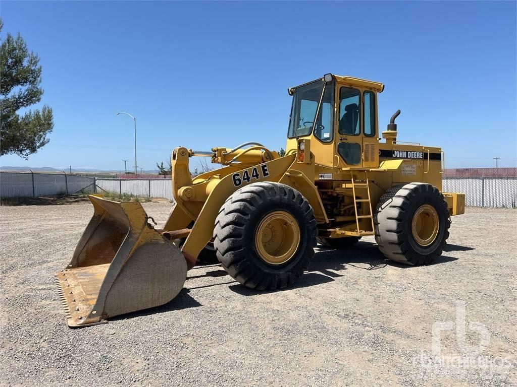John Deere 644E Фронтальні навантажувачі